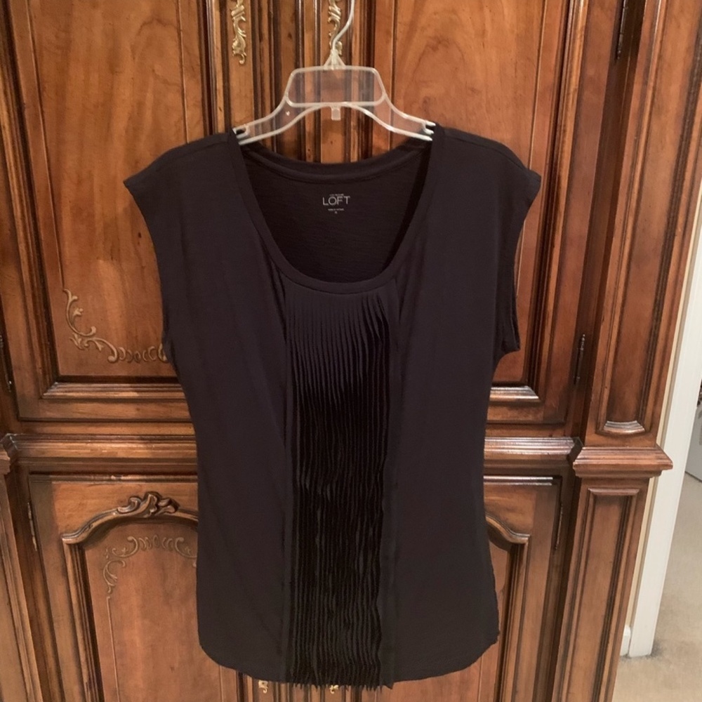 LOFT Pleated Front Top EUC